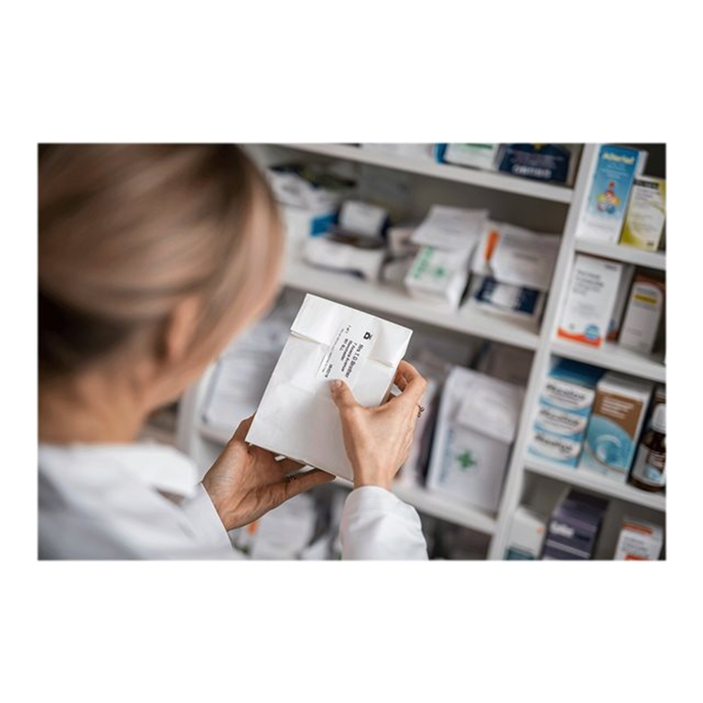 Verpakt per 8 stuks - prijs per stuk voorgestanste labelrol: 76 x 44 mm direct thermisch wit 400 labels/rol Verpakt per 8 stuks - prijs per stuk voorgestanste labelrol: 76 x 44 mm direct thermisch wit 400 labels/rol